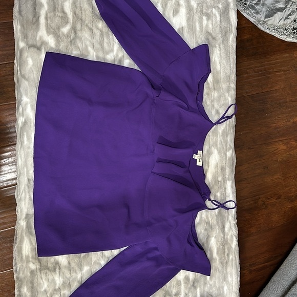 Large Purple Umgee Top with Peek A Boo shoulders w/ a ruffle around Ge… - Picture 2 of 4